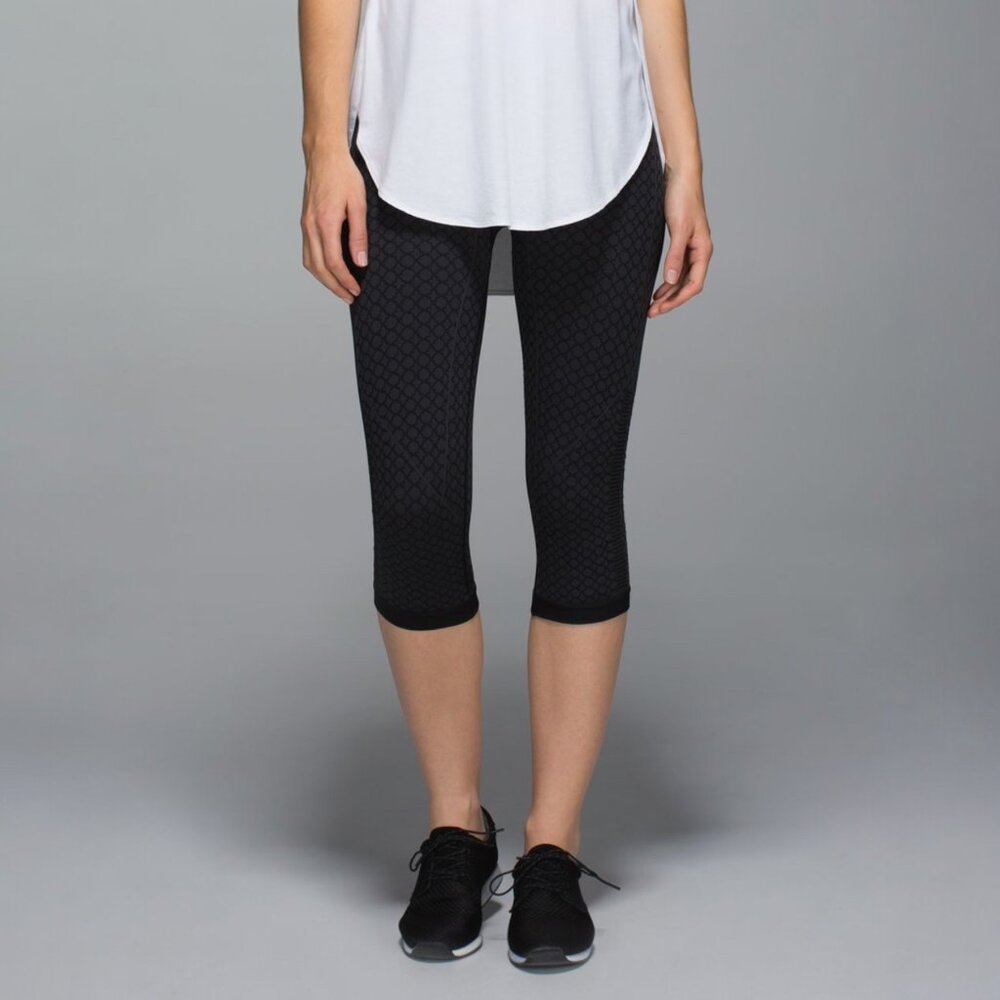 LULULEMON IN THE FLOW CROPS IN HEATHERED DEEP COAL SIZE 8
